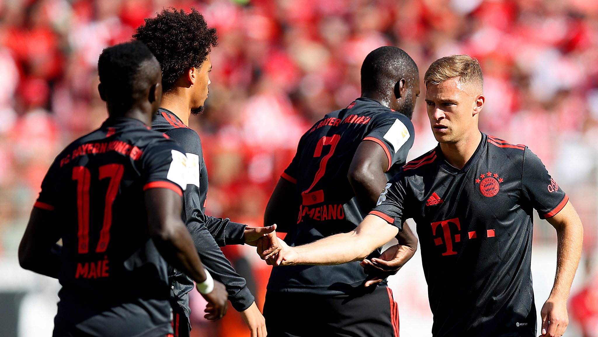 NBA勇士与篮网展开季后赛激烈对决